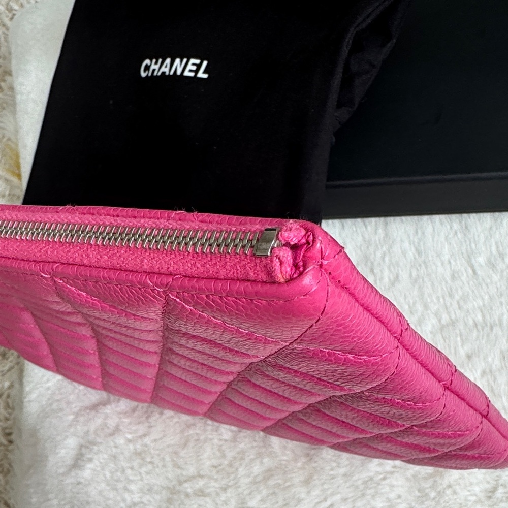CHANEL Fuchsia Quilted Clutch - Picture 7 of 16